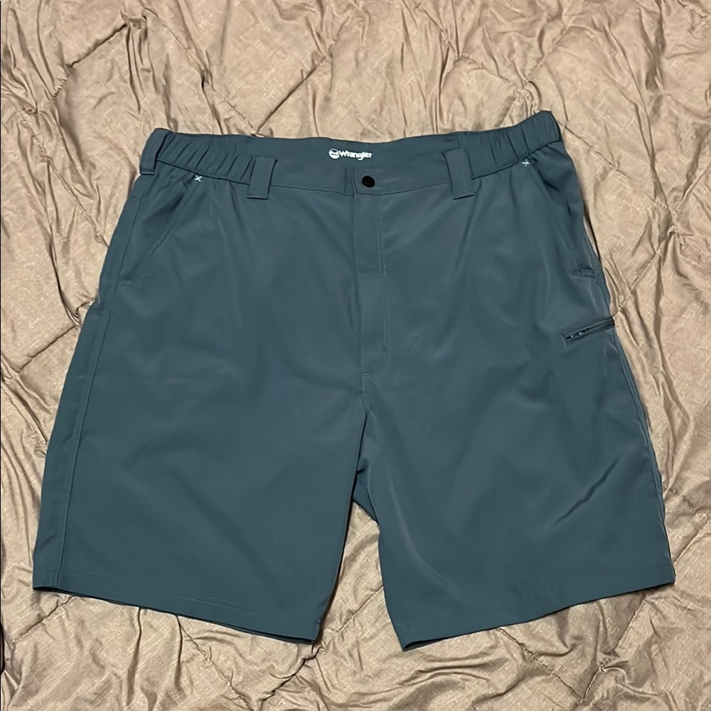 NWOT Men’s Wrangler Blue Athletic Shorts Lightweight Elastic 42